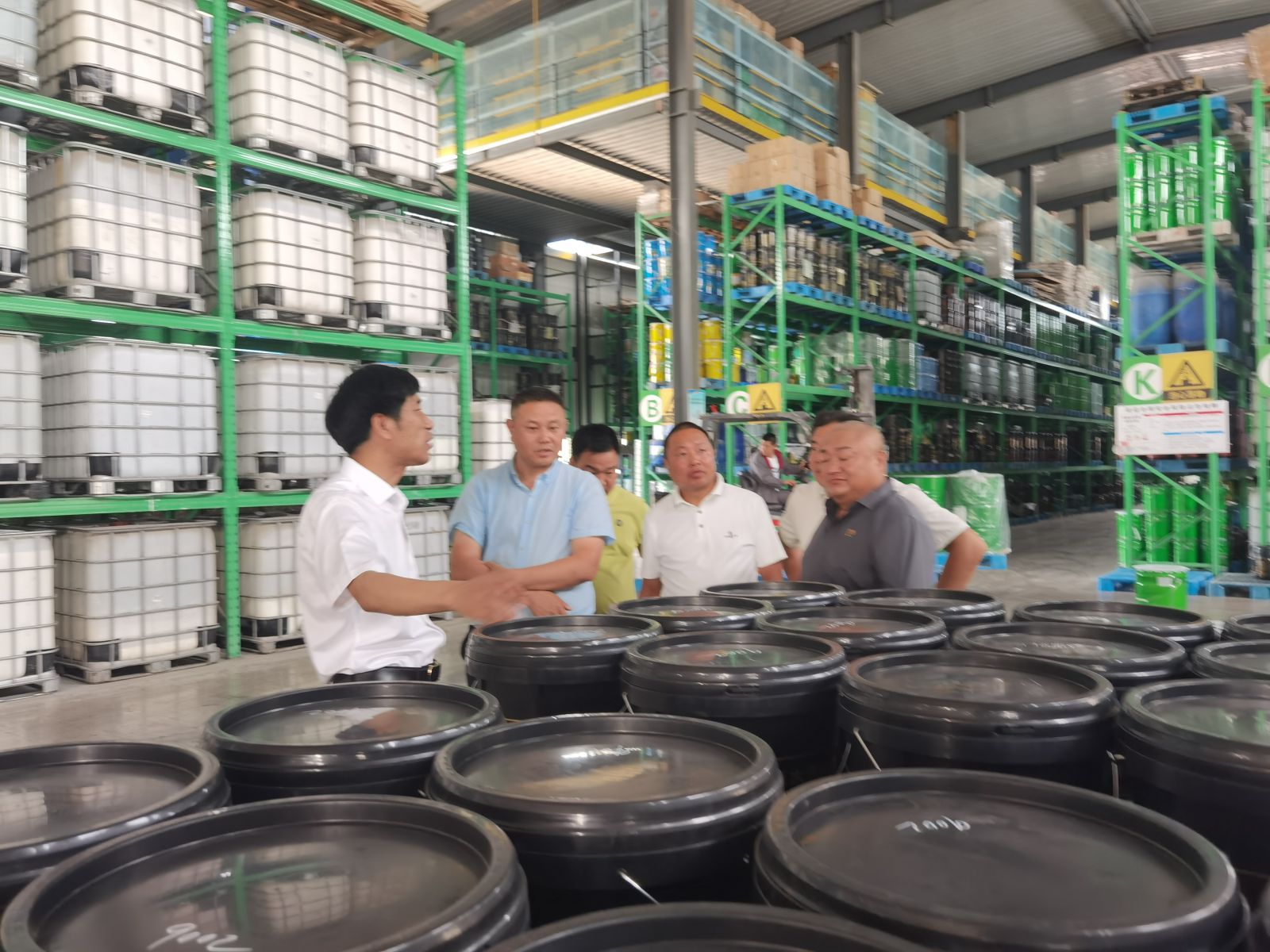 热烈欢迎北京中交二工局领导莅临vwin网上官网漆业集团参观指导