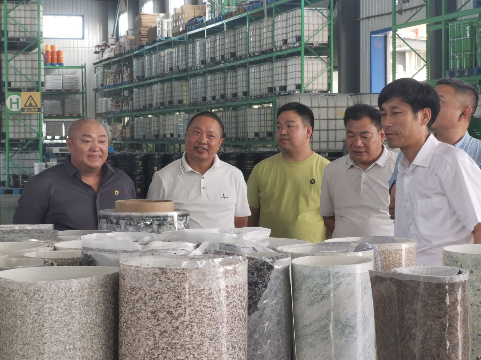 热烈欢迎北京中交二工局领导莅临vwin网上官网漆业集团参观指导