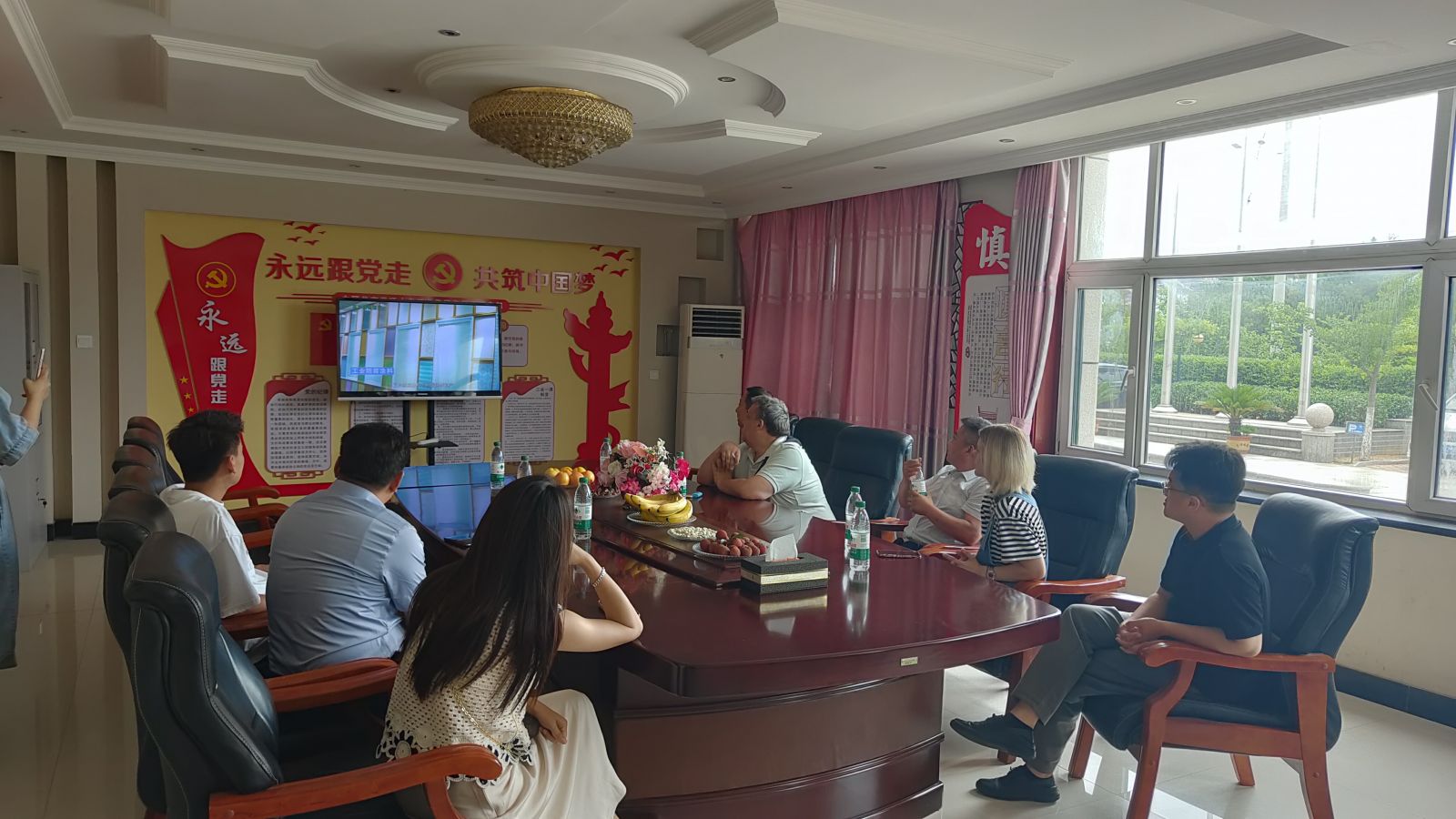 热烈欢迎俄罗斯客户到vwin网上官网漆业集团考察
