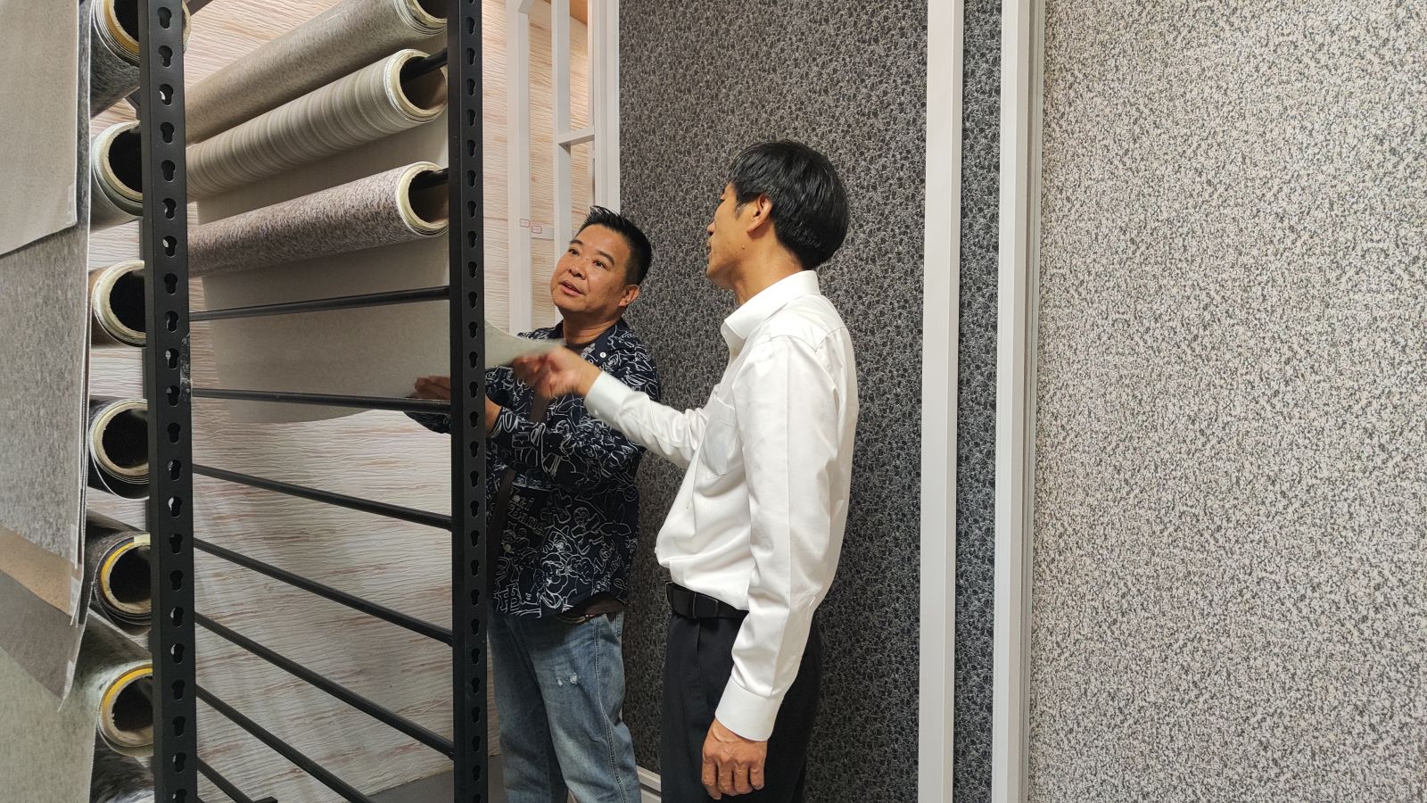 江苏泰州王总到访vwin网上官网漆业集团参观考察 共促发展新机遇