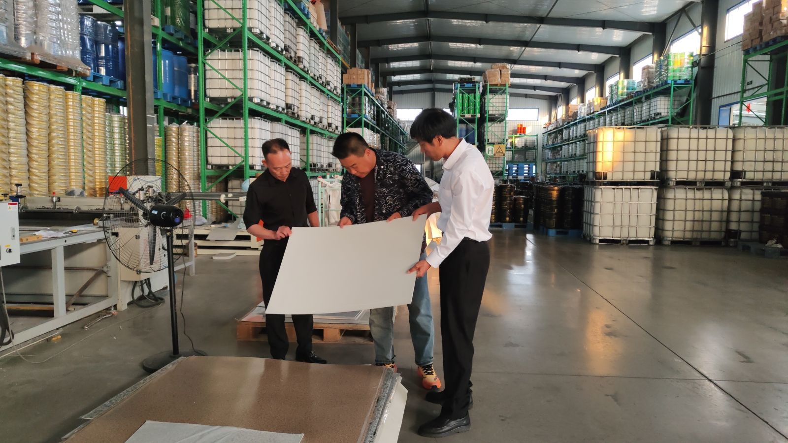 江苏泰州王总到访vwin网上官网漆业集团参观考察 共促发展新机遇